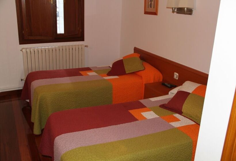 بنسيون Hostal Central