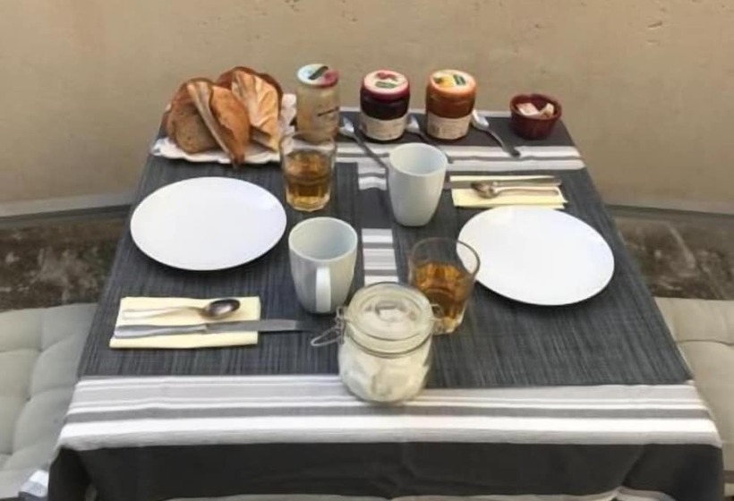 פנסיון La Maison De Cerise