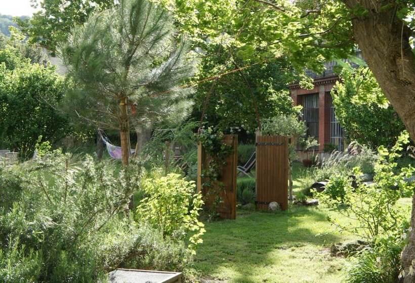 פנסיון Yobaba Lounge