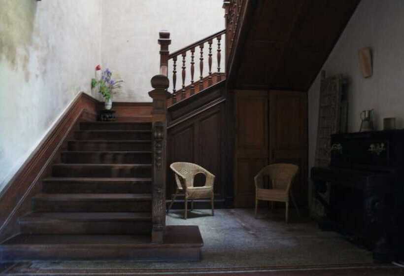 פנסיון Yobaba Lounge