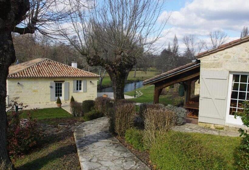 تختخواب و صبحانه Moulin Notre Dame