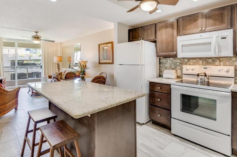 Castle At Maui Banyan