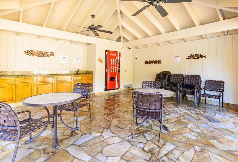 Castle At Maui Banyan