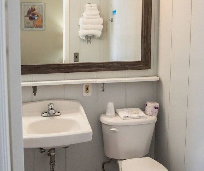 Clear River Inn