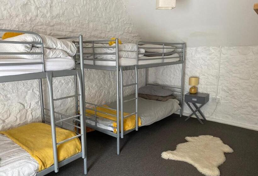 Hartfield House Hostel