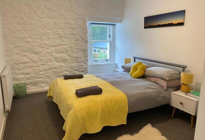 Hartfield House Hostel