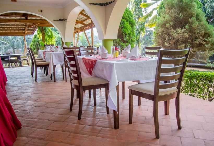 هتل Arch Apartments