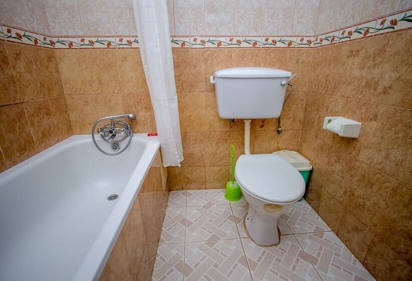 هتل Arch Apartments