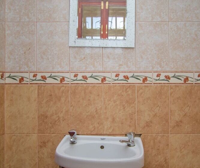 هتل Arch Apartments