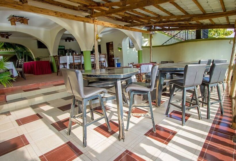 هتل Arch Apartments