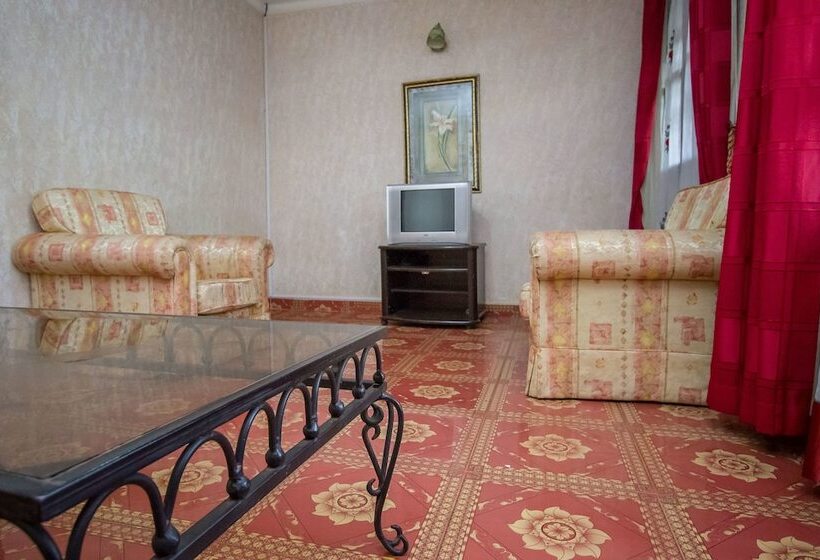 هتل Arch Apartments