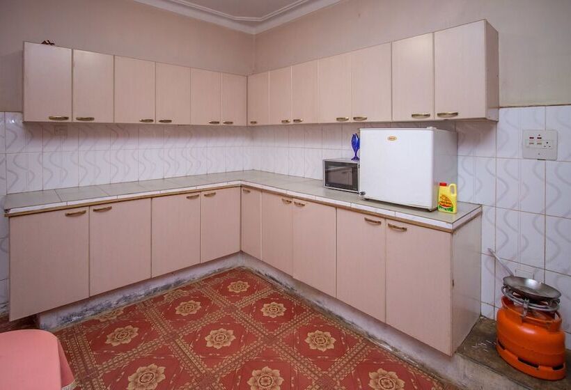 هتل Arch Apartments