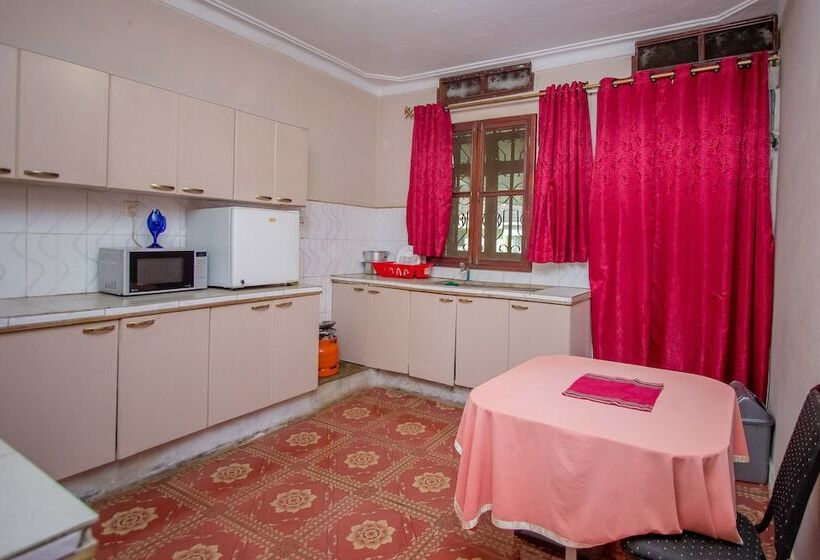 هتل Arch Apartments