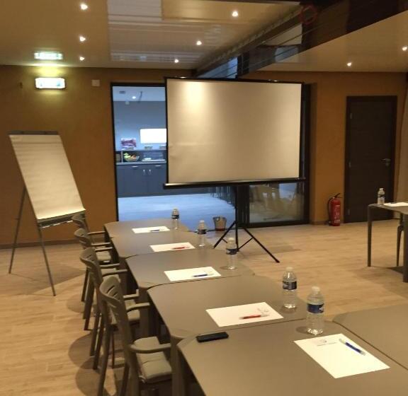 Отель Corniche Du Liouquet