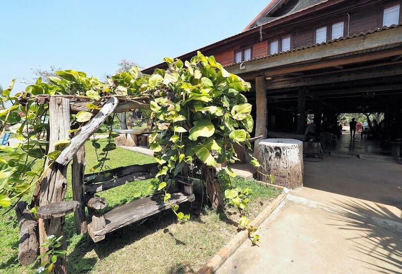 בית מלון כפרי Khaothone River View Resort