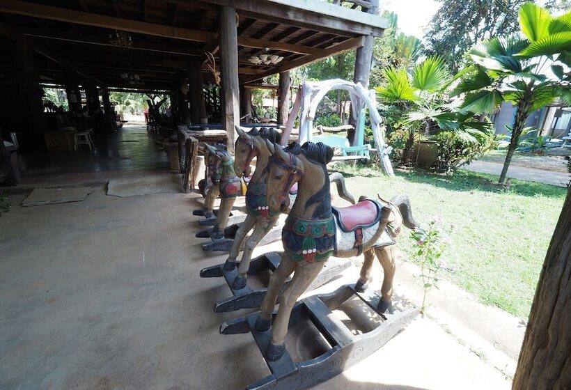 בית מלון כפרי Khaothone River View Resort