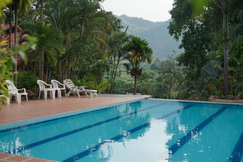 בית מלון כפרי Khaothone River View Resort