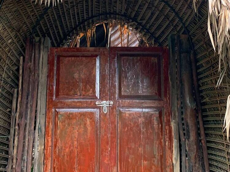 בית מלון כפרי Koh Jum Ocean Beach Resort