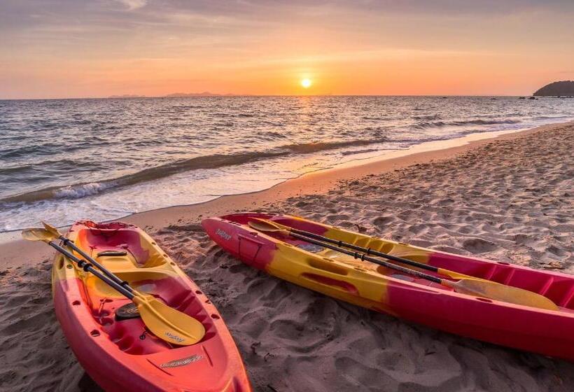 בית מלון כפרי Koh Jum Ocean Beach Resort