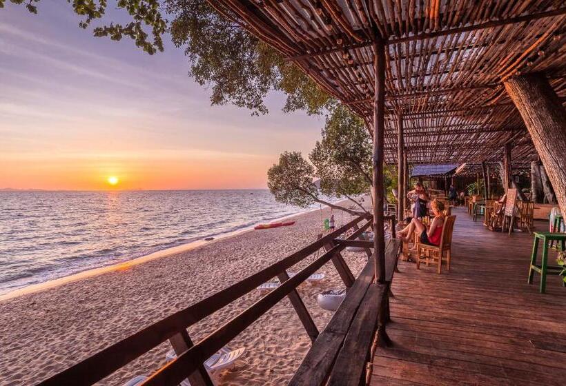 בית מלון כפרי Koh Jum Ocean Beach Resort