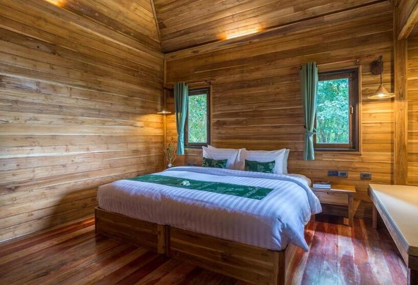 בית מלון כפרי Koh Jum Ocean Beach Resort