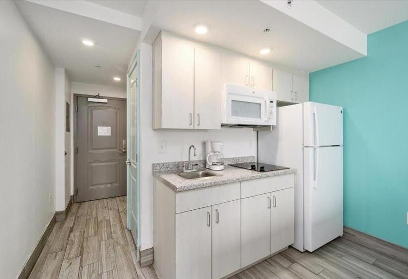 هتل Monte Carlo Boardwalk / Oceanfront Ocean City