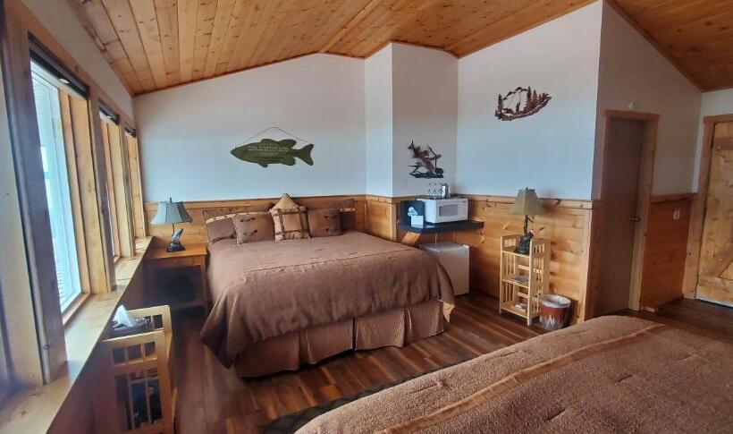 هتل Resurrection Lodge On The Bay