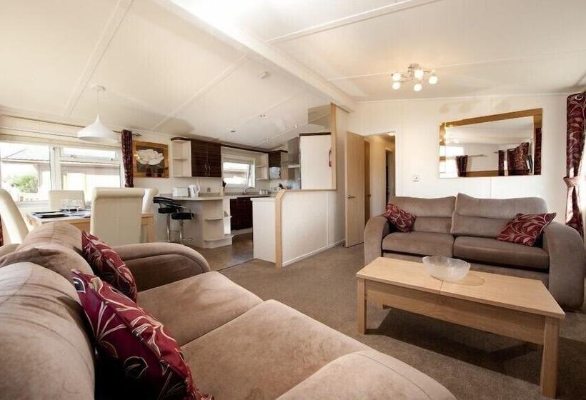 בית מלון כפרי Sandy Meadows Lodge Park