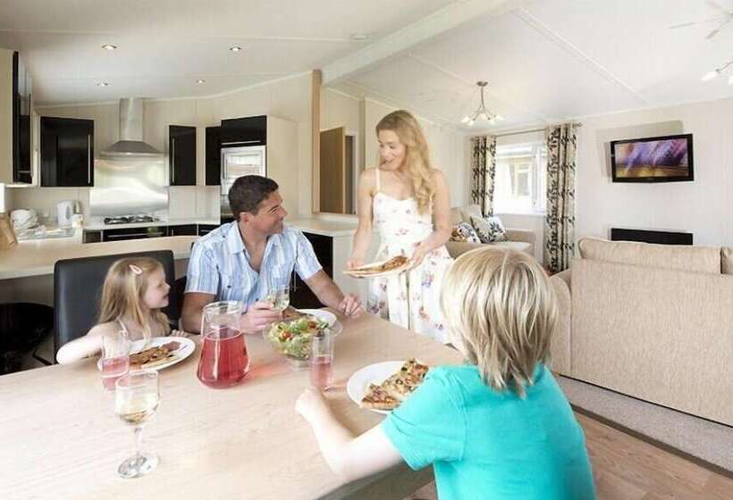 בית מלון כפרי Sandy Meadows Lodge Park