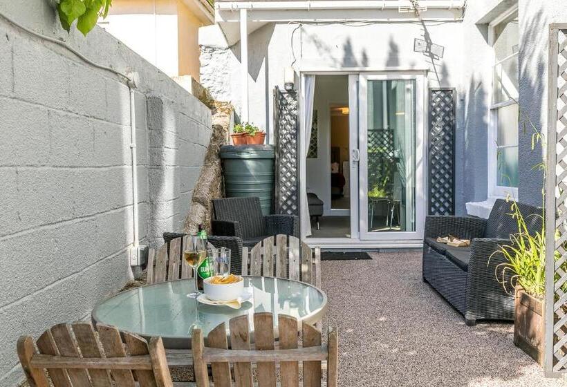 هتل The Devon Court