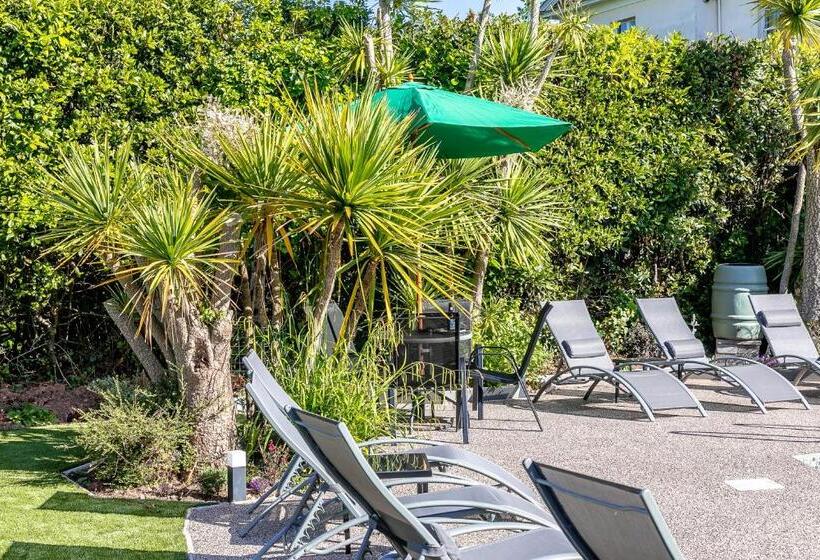 هتل The Devon Court