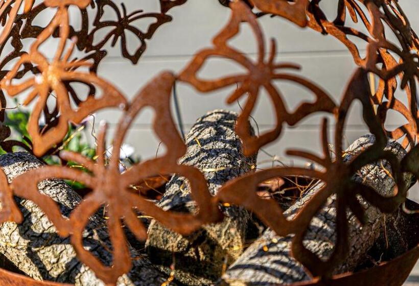 هتل The Devon Court