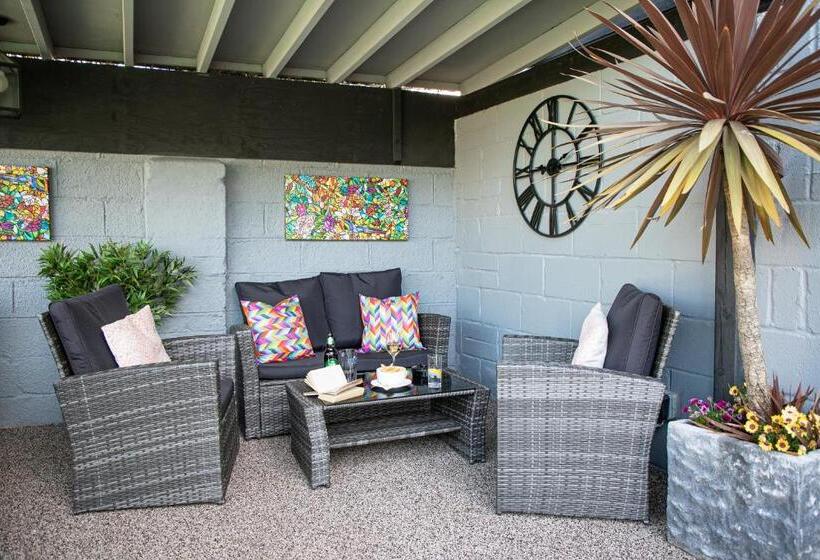 هتل The Devon Court