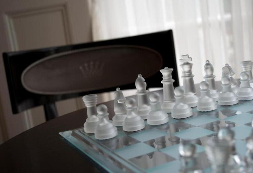 هتل The Devon Court