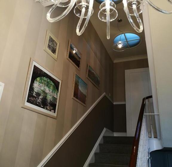 هتل The Devon Court