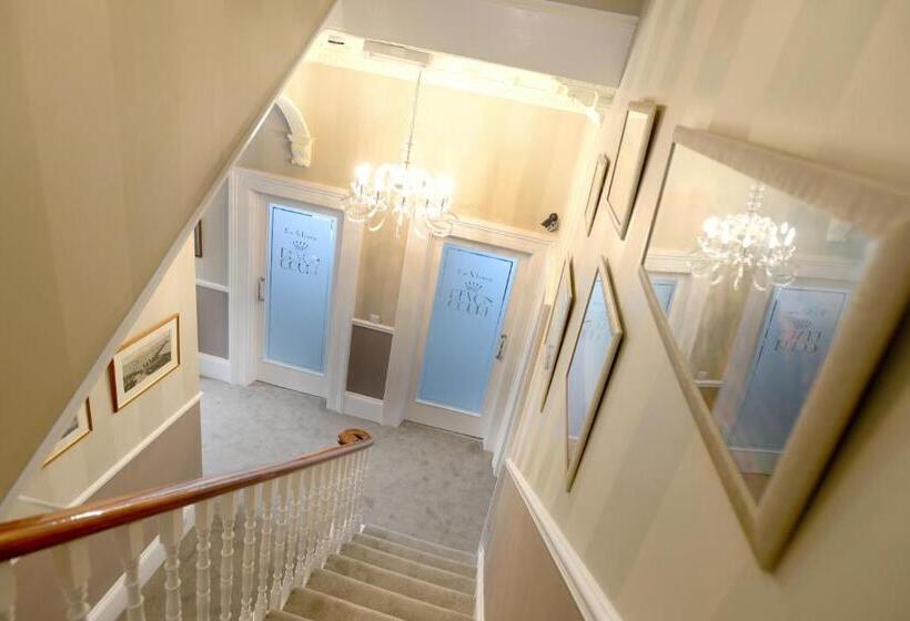 هتل The Devon Court