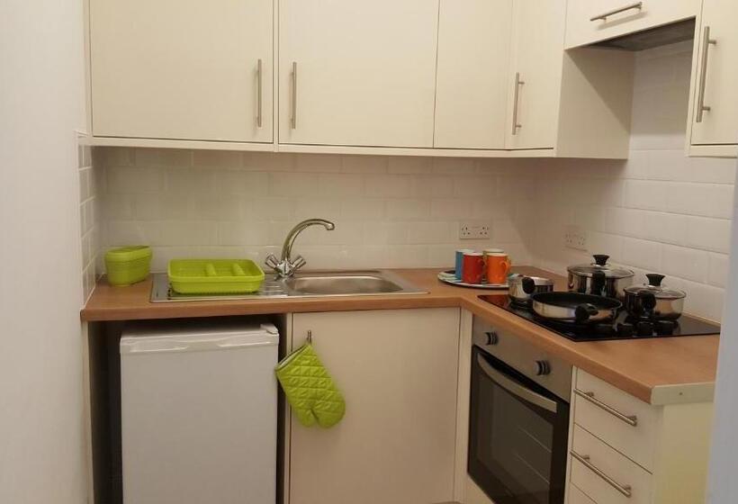 هتل The Devon Court