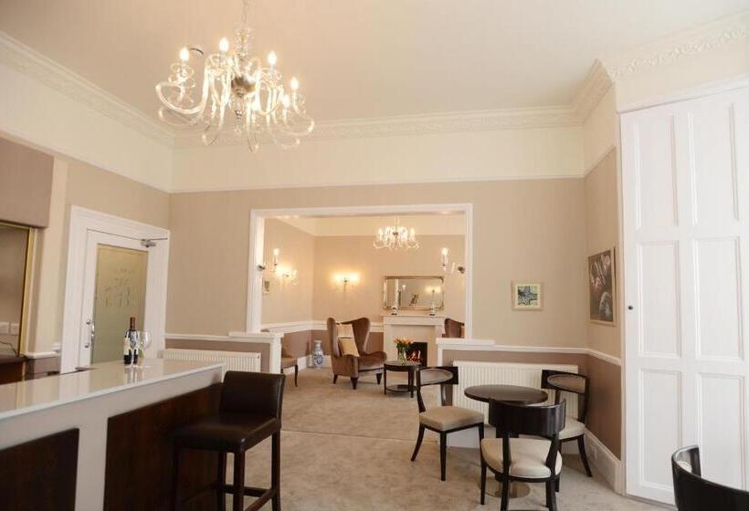 فندق The Devon Court