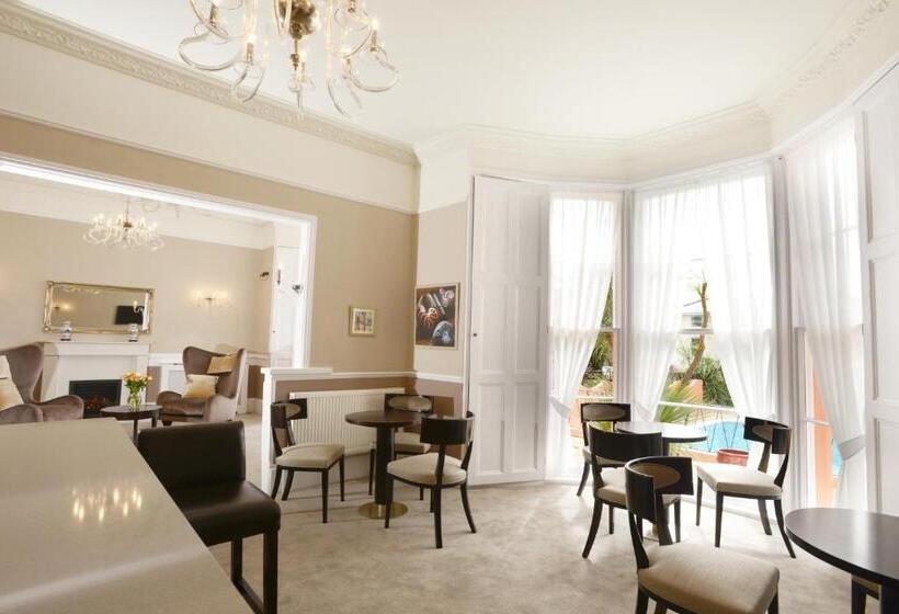 هتل The Devon Court