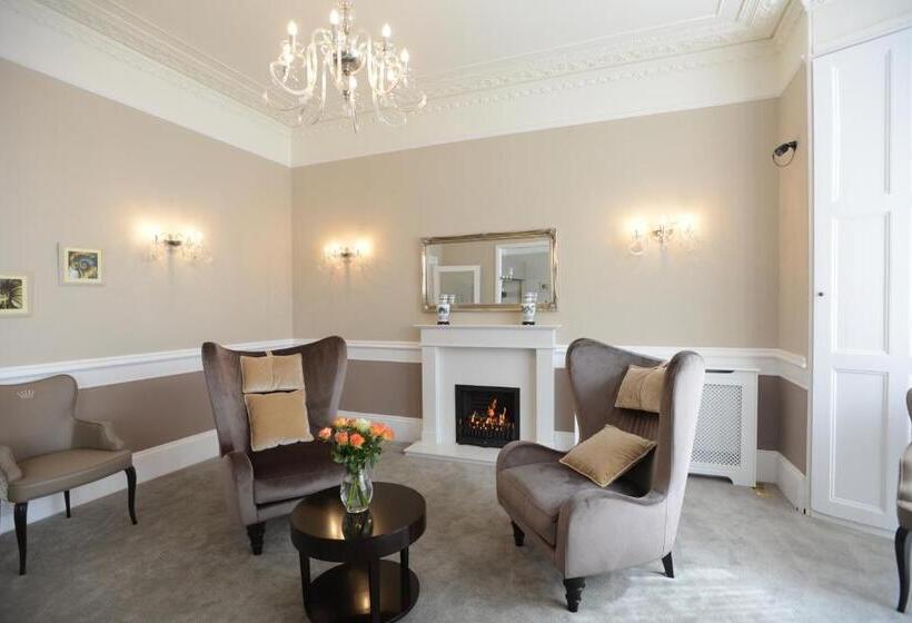فندق The Devon Court
