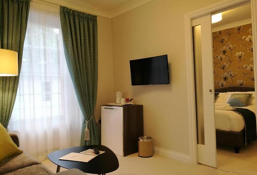 هتل The Devon Court