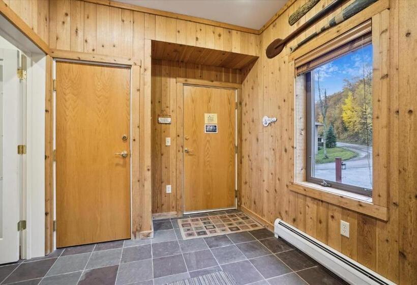 Gorgeous Views, Tastefully Decorated Ski On Ski Off 3 Bedroom Condo, With Sports Center Access Lodge