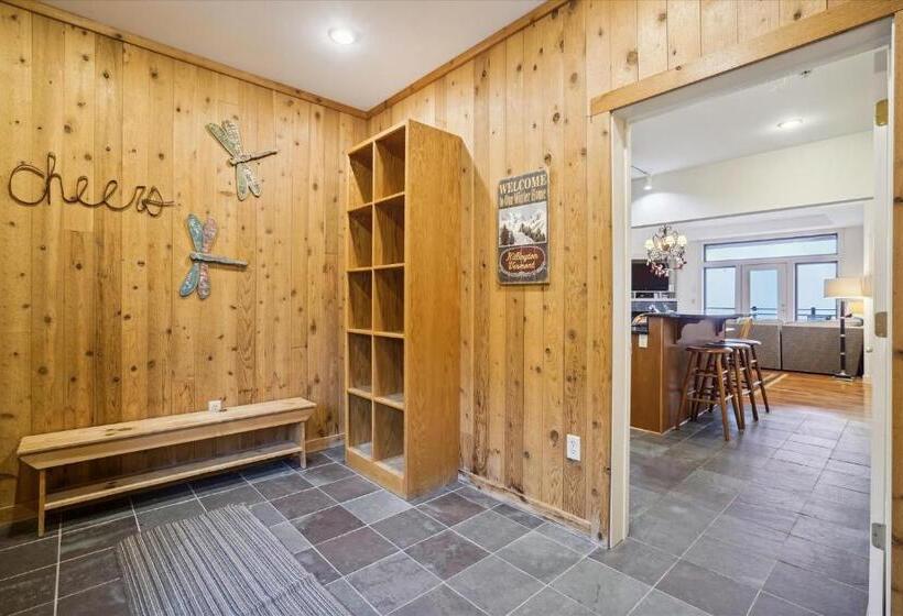 Gorgeous Views, Tastefully Decorated Ski On Ski Off 3 Bedroom Condo, With Sports Center Access Lodge