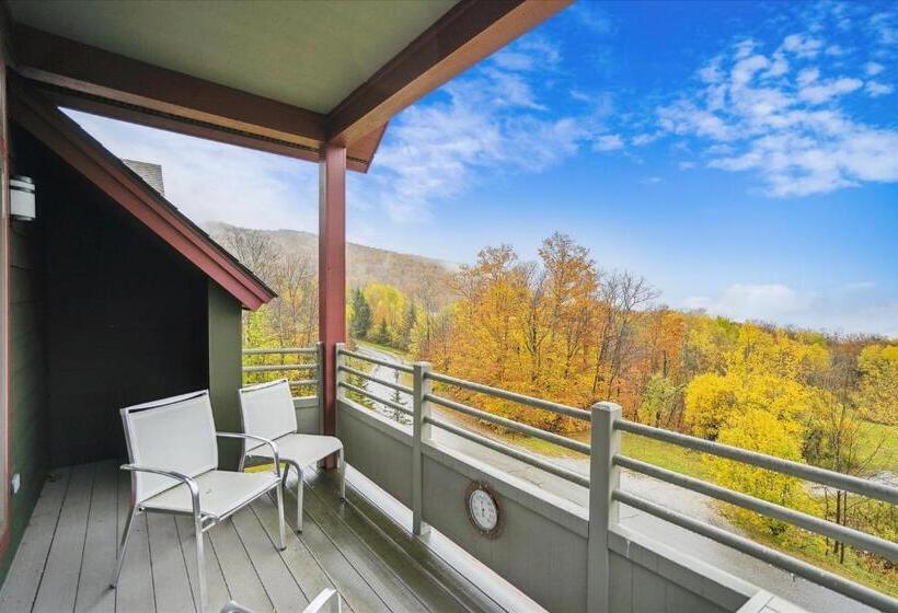 Gorgeous Views, Tastefully Decorated Ski On Ski Off 3 Bedroom Condo, With Sports Center Access Lodge