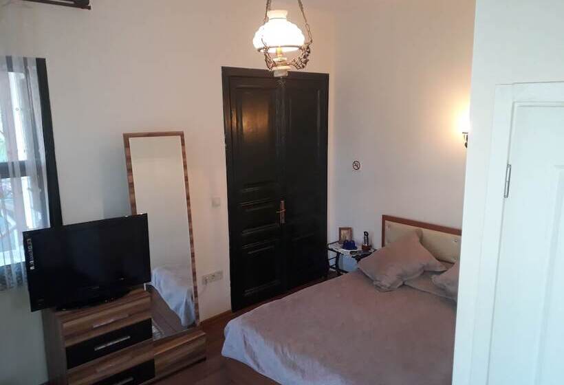 Orhan Kutbay'in Evi Turyolu Cafe Pansiyon