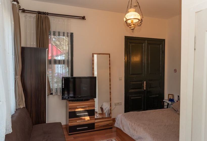 Orhan Kutbay'in Evi Turyolu Cafe Pansiyon