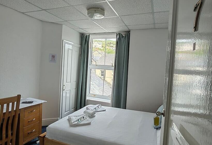 פנסיון Cardigan And Celtic Bay Guest House