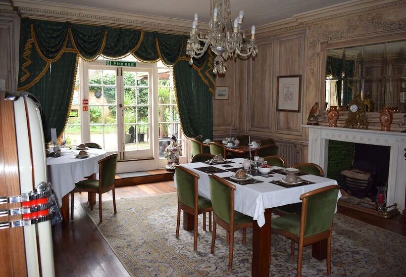 Пансион Harmondsworth Hall