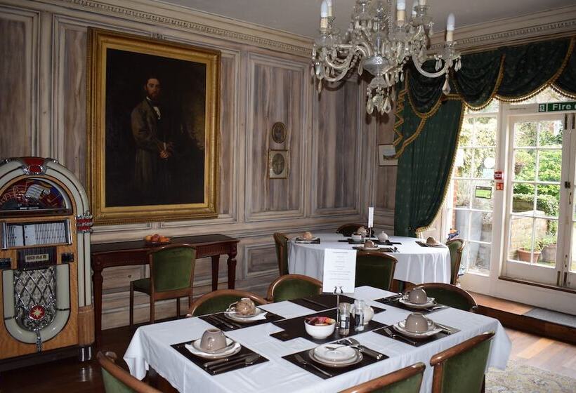 Пансион Harmondsworth Hall