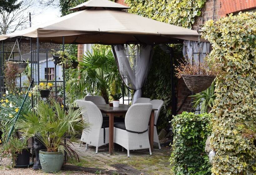 Пансион Harmondsworth Hall